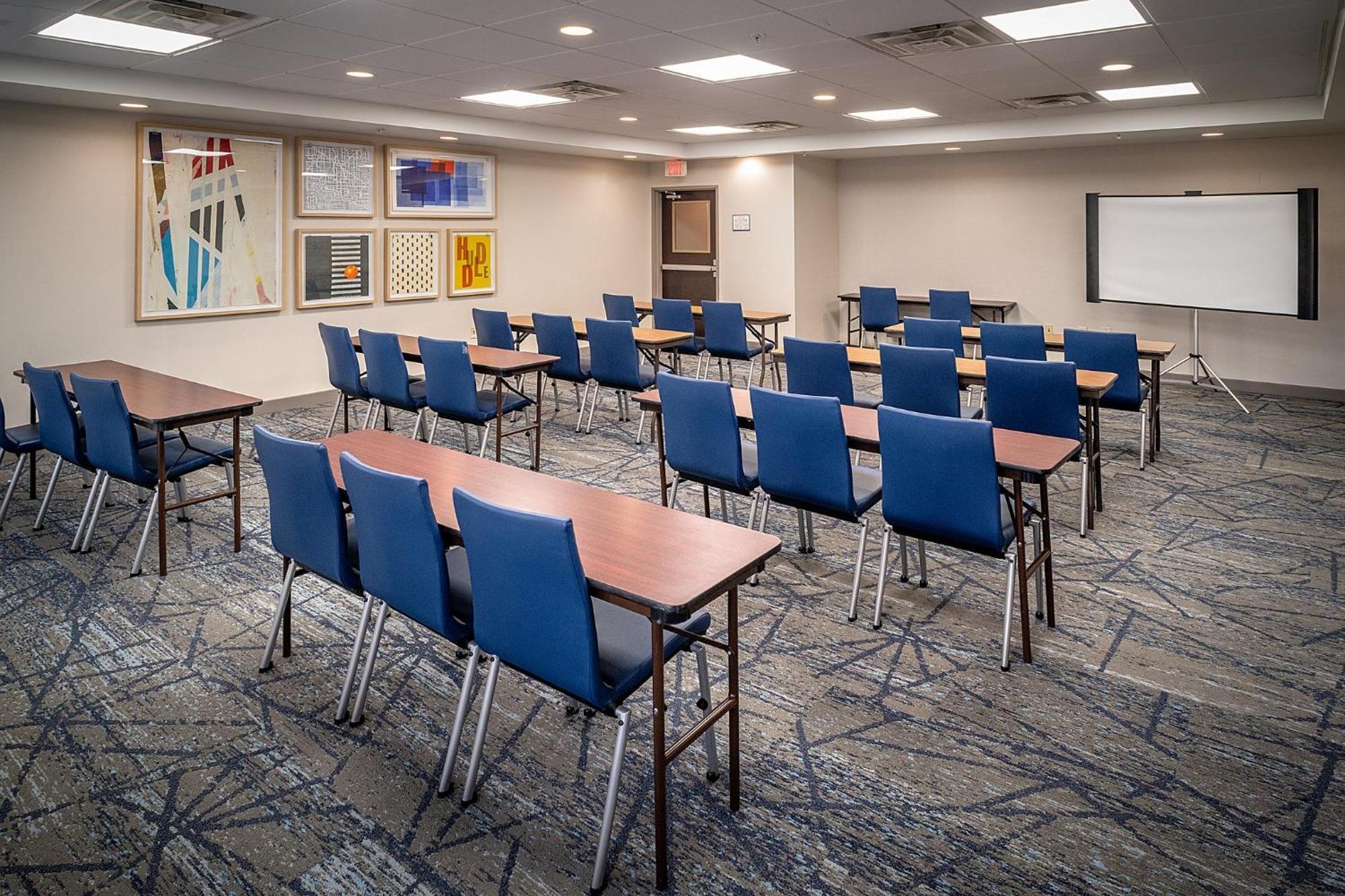 Holiday Inn Express & Suites Fairmont By Ihg Exterior foto