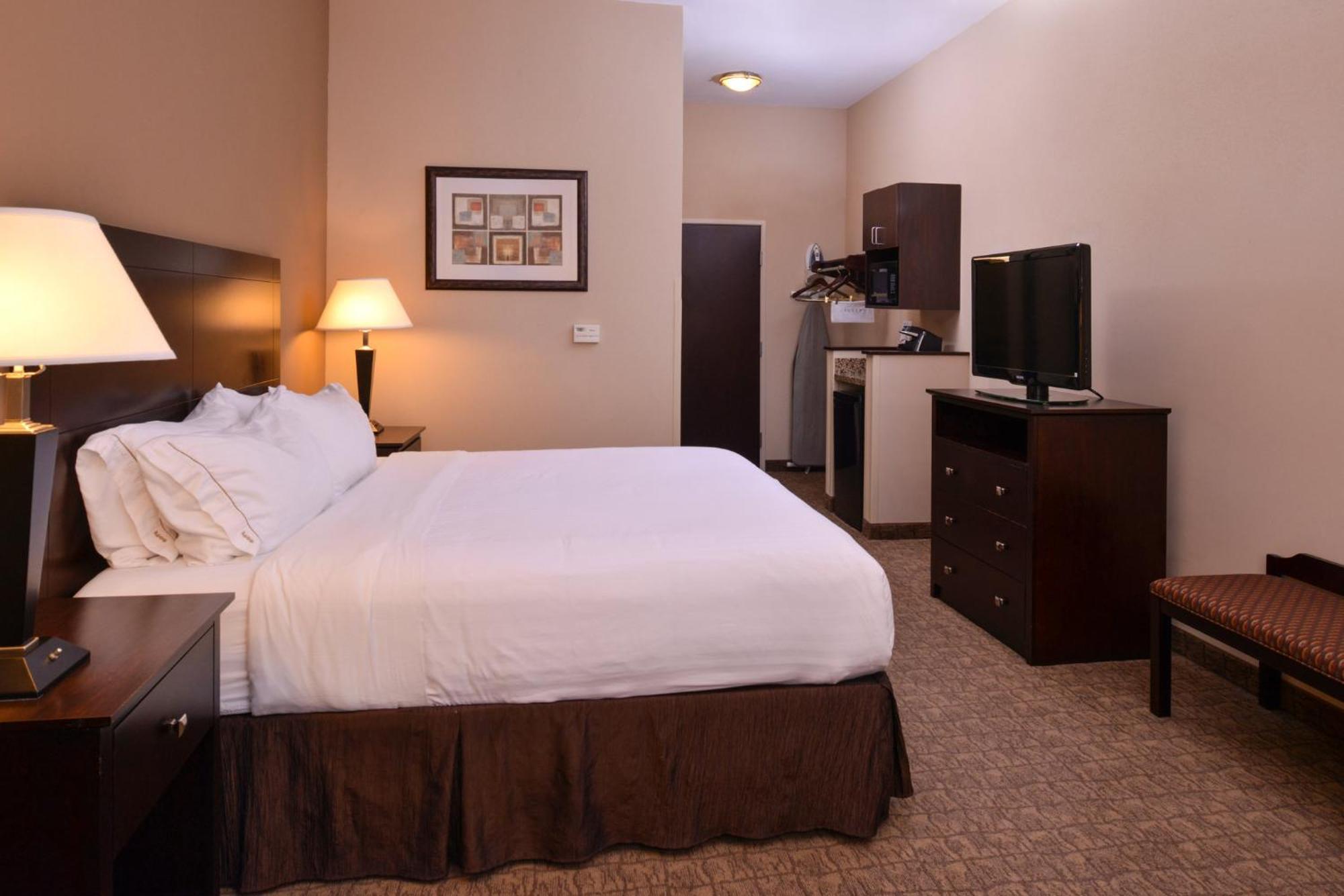 Holiday Inn Express & Suites Fairmont By Ihg Exterior foto