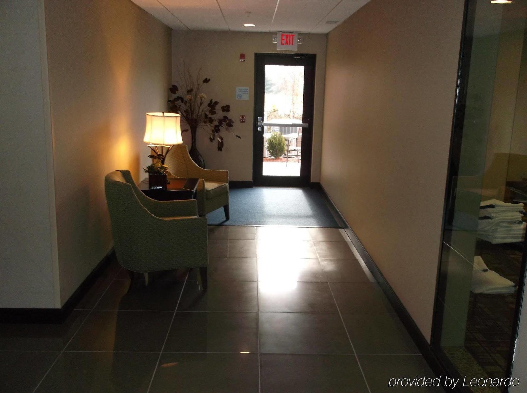 Holiday Inn Express & Suites Fairmont By Ihg Exterior foto